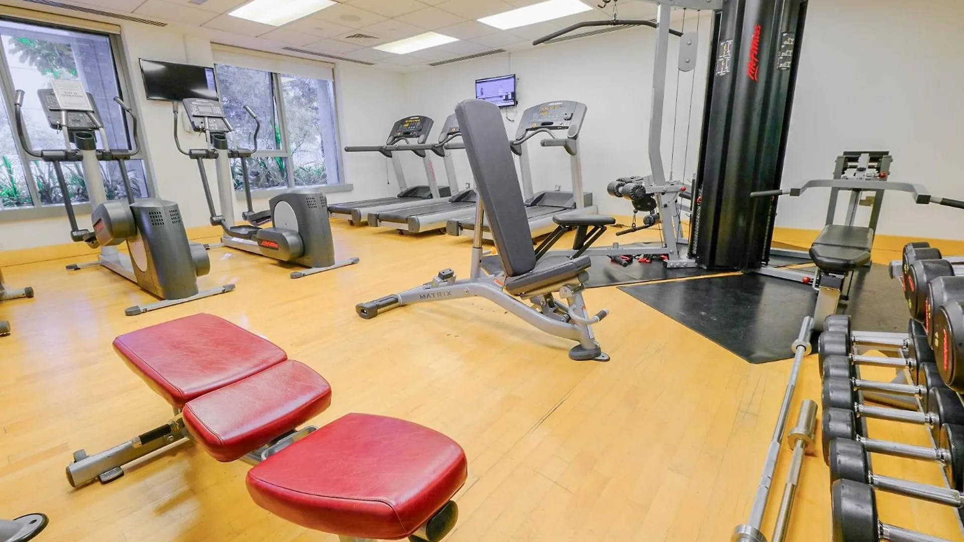 Modernized 2 Bedroom Apartment In Downtown And Sleeps 6 ドバイ