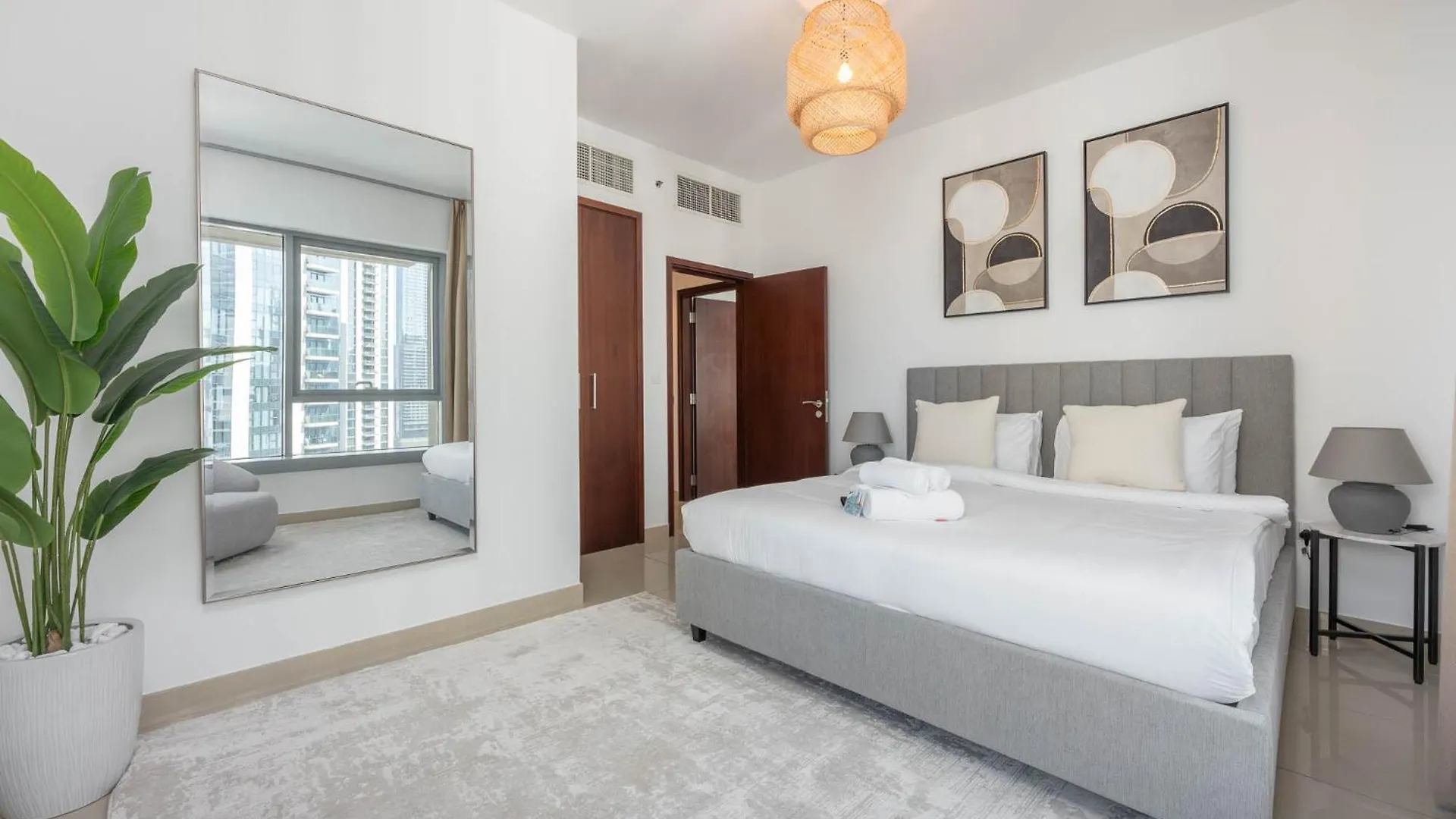 Modernized 2 Bedroom Apartment In Downtown And Sleeps 6 ドバイ アラブ首長国連邦